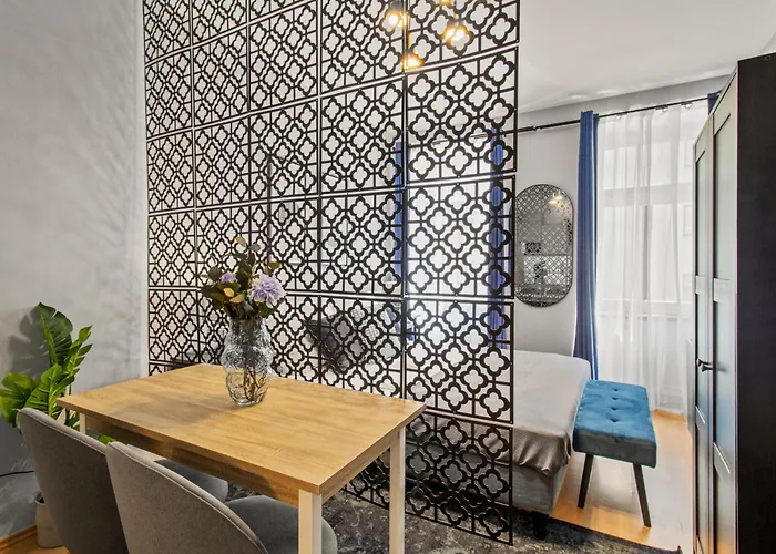 Perfect Location, 2 Min To Main Station, Long Term