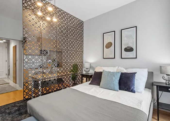 Perfect Location, 2 Min To Main Station, Long Term *