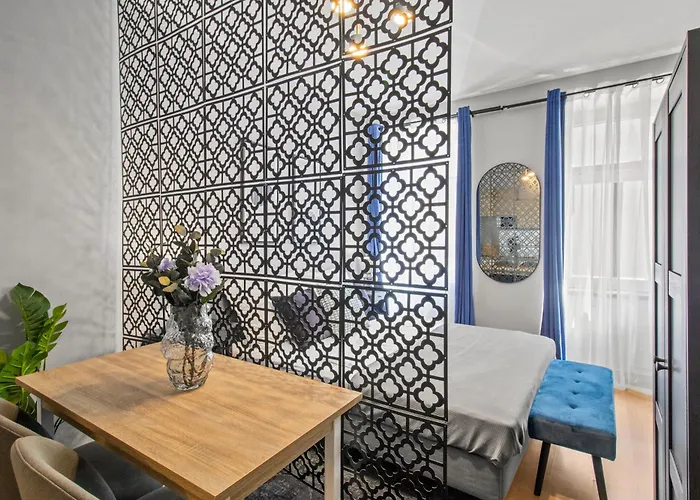Apartment Perfect Location, 2 Min To Main Station, Long Term *