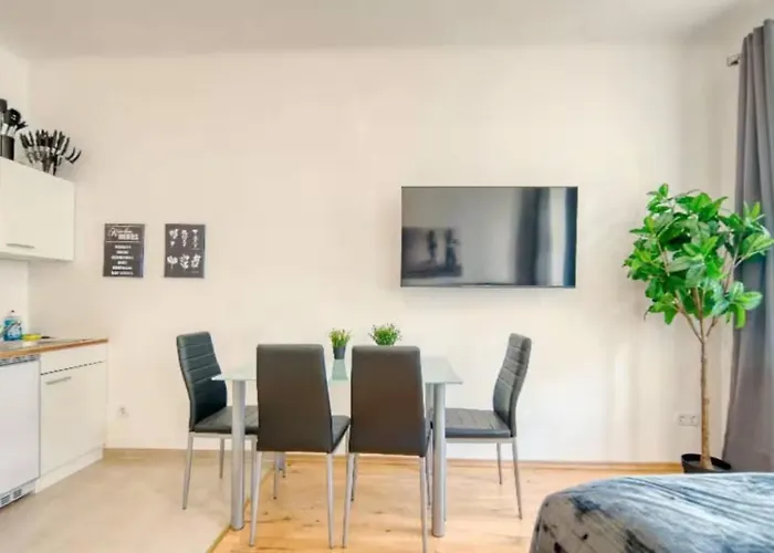 Apartment Perfect Location, 2 Min To Main Station, Long Term