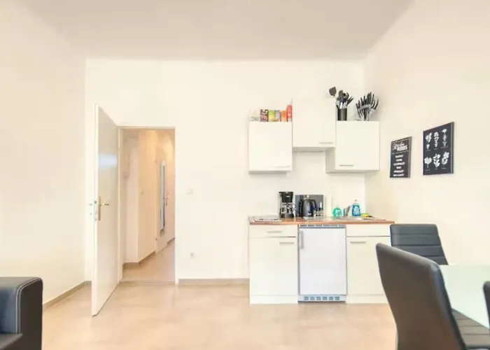 Apartment Perfect Location, 2 Min To Main Station, Long Term